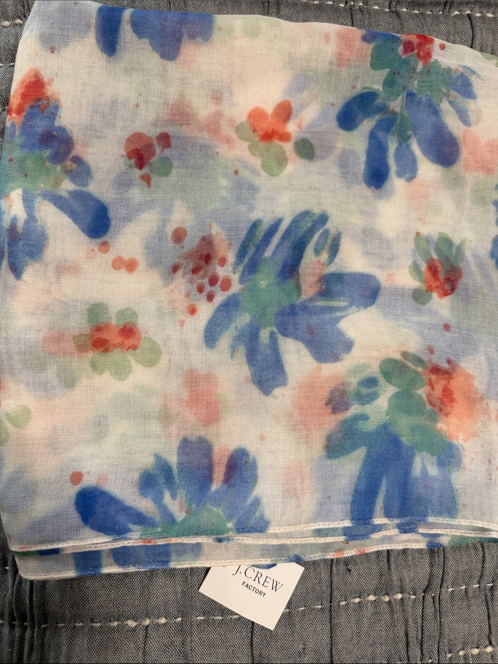 NWT Women’s Floral Light Weight Scarf